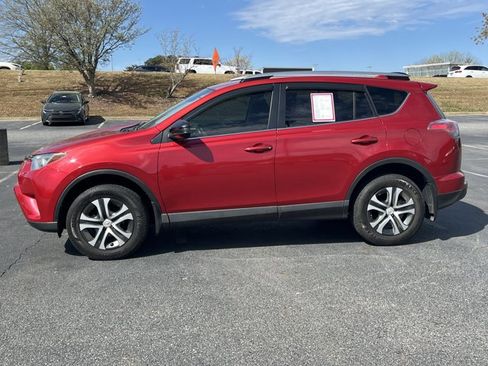 Used 2017 Toyota RAV4 LE image 8