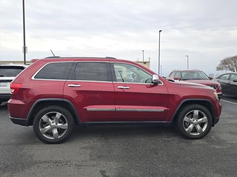 Used 2013 Jeep Grand Cherokee Overland image 2