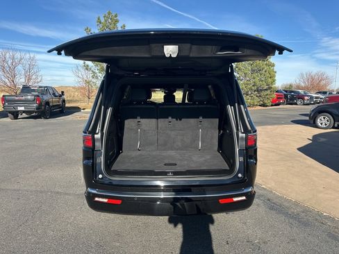 Used 2023 Jeep Wagoneer Base image 27