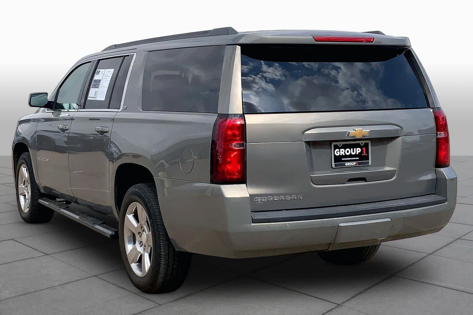 Used 2017 Chevrolet Suburban LT w/ Luxury Package AWD/4WD image 12