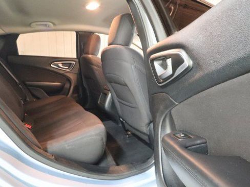 Used 2015 Chrysler 200 Limited image 11