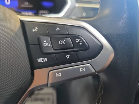 Used 2024 Volkswagen Tiguan SE FWD image 40