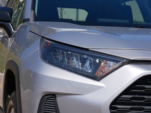 Used 2021 Toyota RAV4 LE AWD/4WD image 16