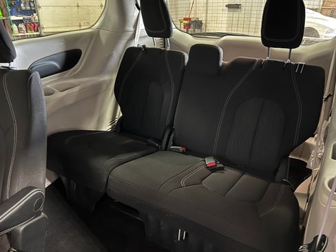 Used 2023 Chrysler Voyager LX image 11