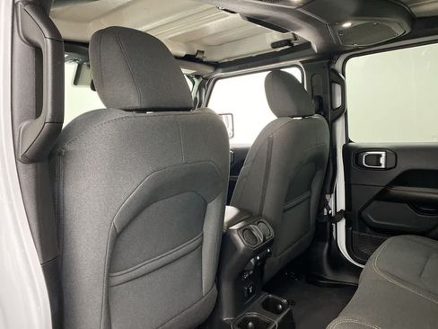 Used 2025 Jeep Wrangler Unlimited Sahara AWD/4WD image 15