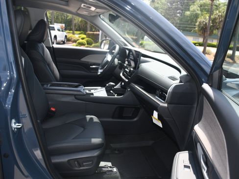 New 2026 Toyota Grand Highlander FWD image 11