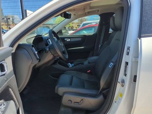 Used 2026 Volvo XC40 B5 Plus AWD/4WD image 11