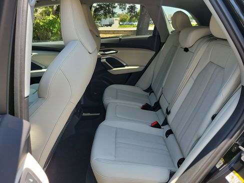 Used 2025 Audi Q5 Prestige AWD/4WD image 16