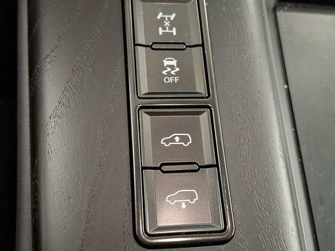 Used 2024 Lexus LX 600 4WD w/ Luxury Package image 21