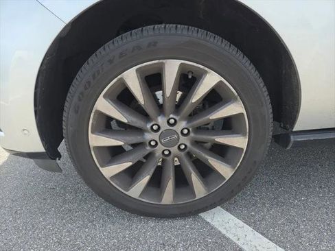 Used 2018 Lincoln Navigator Select w/ Technology Package image 11