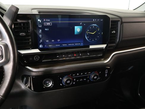 Used 2023 Chevrolet Silverado 1500 LT w/ Z71 Off-Road Package AWD/4WD image 5