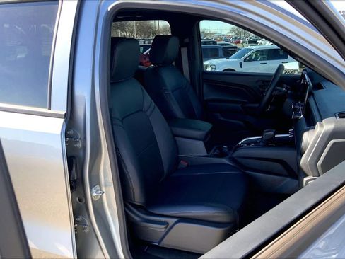 Used 2025 Chevrolet Colorado Trail Boss image 8