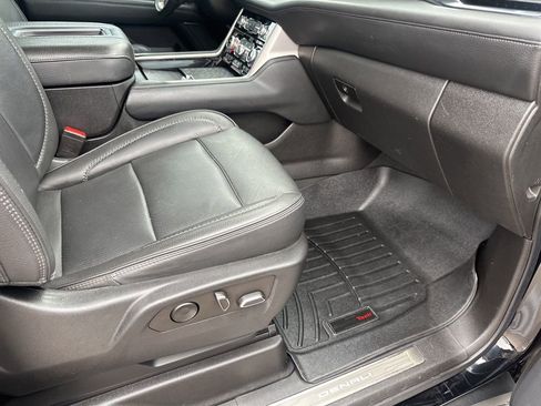 Used 2022 GMC Yukon Denali image 17