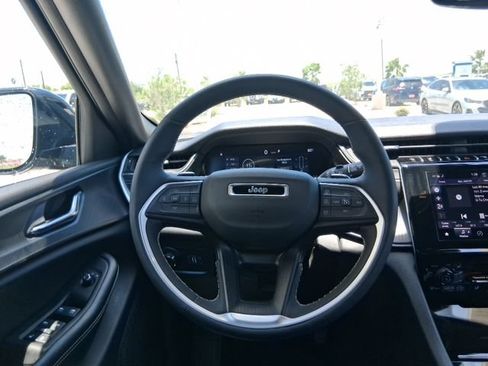 Used 2024 Jeep Grand Cherokee Altitude AWD/4WD image 9