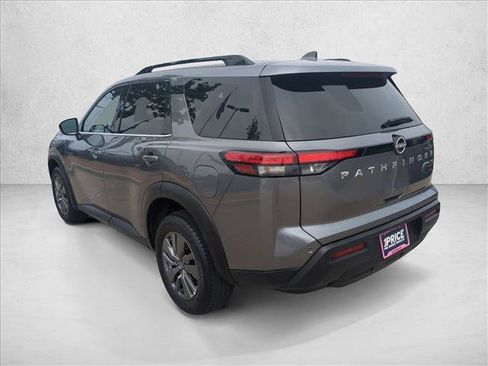 Used 2025 Nissan Pathfinder SV FWD image 8