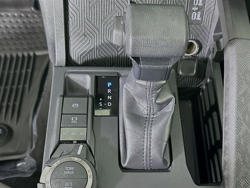 Used 2025 Toyota Tacoma SR5 AWD/4WD image 21