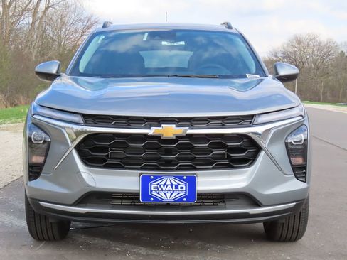 New 2026 Chevrolet Trax LT w/ Driver Confidence Package image 15