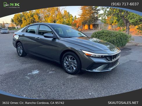 Used 2025 Hyundai Elantra Hybrid FWD image 6