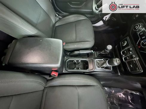 Used 2020 Jeep Wrangler Unlimited Sport S AWD/4WD image 32