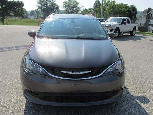 Used 2021 Chrysler Voyager Lxi FWD image 2