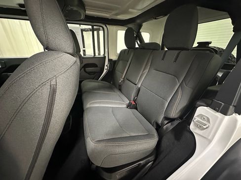 Used 2025 Jeep Wrangler Willys image 22