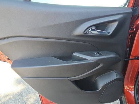 Used 2024 Chevrolet Trax RS w/ Sunroof Package FWD image 27
