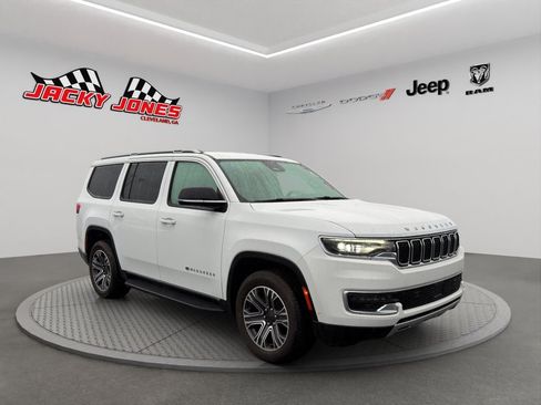 Used 2024 Jeep Wagoneer Series II w/ Flexible Seating Group RWD image 10