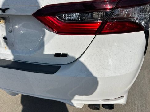 Used 2022 Toyota Camry SE w/ Convenience Package FWD image 4
