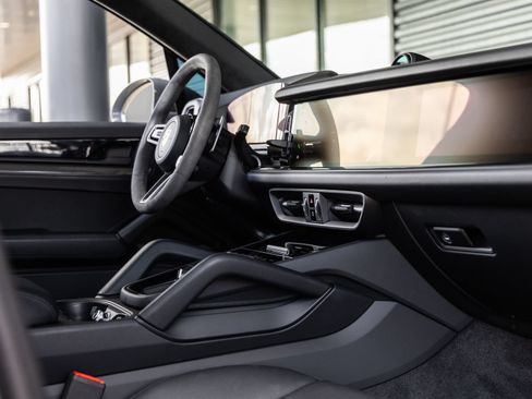 Certified 2026 Porsche Cayenne GTS AWD/4WD image 47