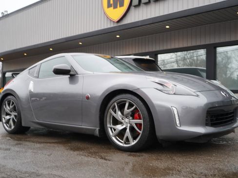 Used 2016 Nissan 370Z Coupe image 3