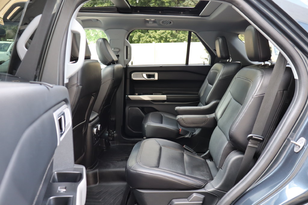 Used 2022 Ford Explorer Limited w/ Equipment Group 301A AWD/4WD image 11