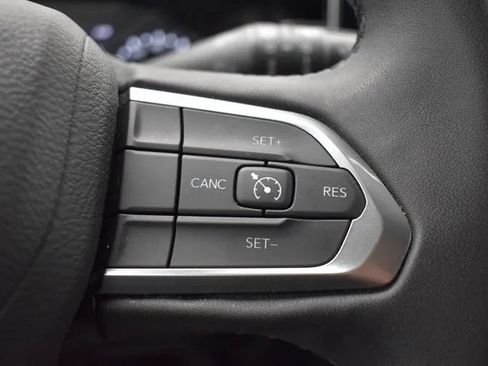 Used 2024 Jeep Compass Latitude AWD/4WD image 23