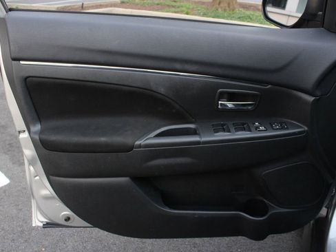Used 2025 Mitsubishi Outlander Sport LE AWD/4WD image 15