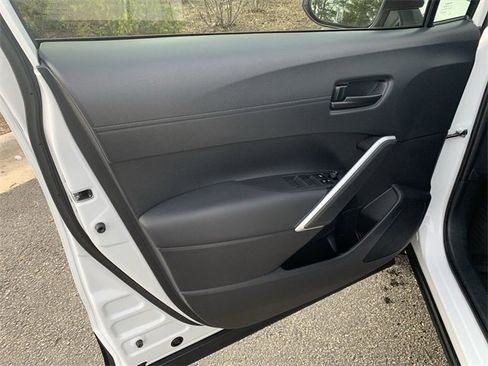 Used 2024 Toyota Corolla Cross SE image 17