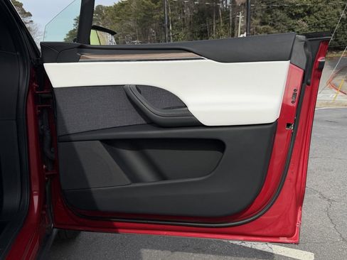 Used 2022 Tesla Model X image 37