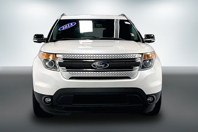 Used 2014 Ford Explorer XLT w/ Equipment Group 202A AWD/4WD image 2