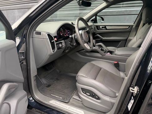 Certified 2023 Porsche Cayenne Platinum Edition AWD/4WD image 4
