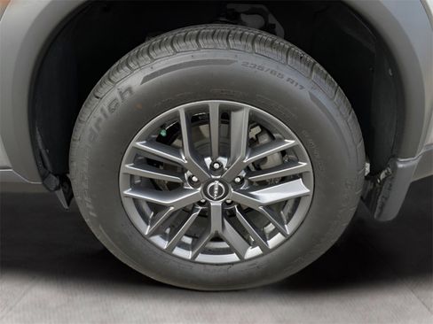 Used 2023 Nissan Rogue S image 19