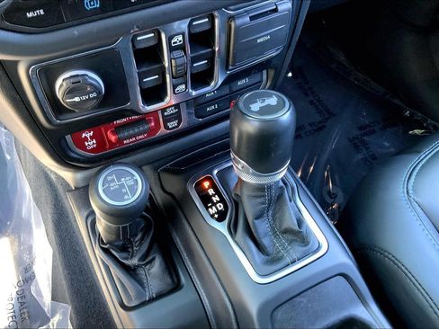 Used 2024 Jeep Wrangler Unlimited Rubicon 4xe AWD/4WD image 14