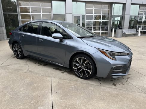 Used 2021 Toyota Corolla SE FWD image 2