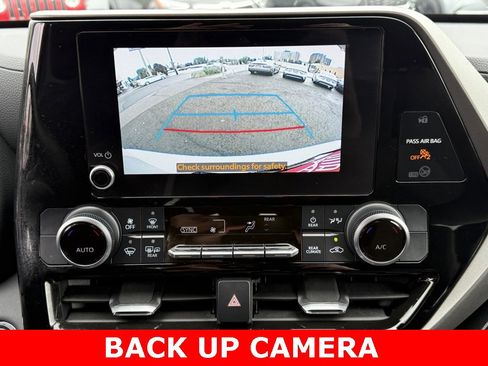 Used 2023 Toyota Highlander LE image 7