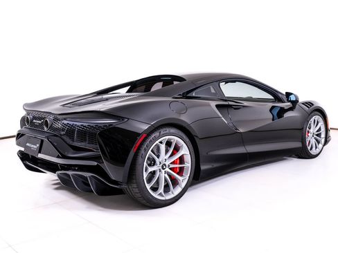 Used 2024 McLaren Artura RWD image 5