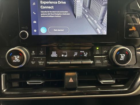 Used 2023 Toyota Highlander LE FWD image 27