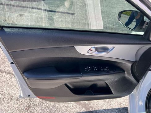 Used 2023 Kia Forte LXS w/ LXS Technology Package FWD image 6