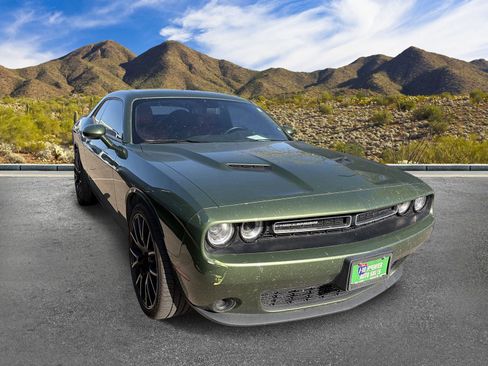 Used 2021 Dodge Challenger SXT RWD image 5