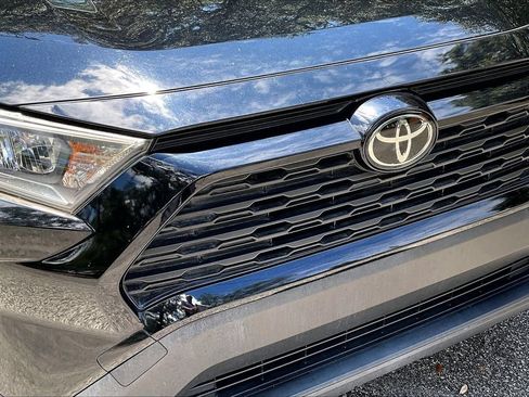 Used 2019 Toyota RAV4 XLE Premium FWD image 33