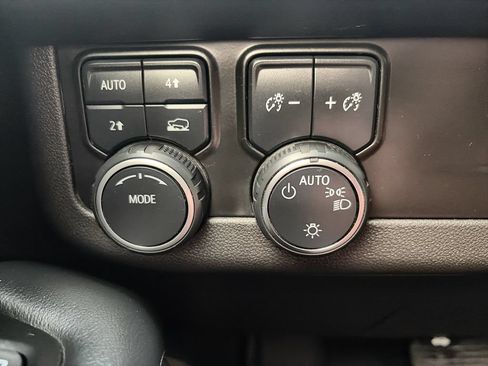 Certified 2022 Chevrolet Tahoe LT w/ Luxury Package AWD/4WD image 18