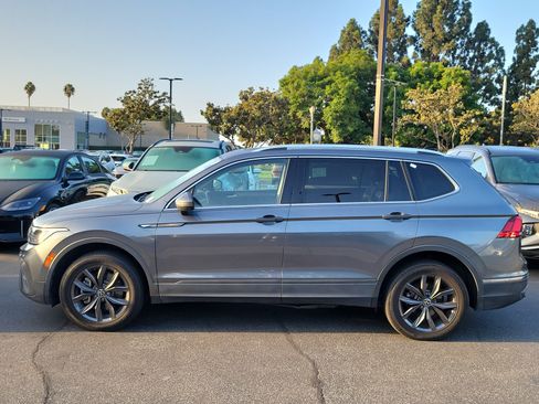 Used 2022 Volkswagen Tiguan SE FWD image 2
