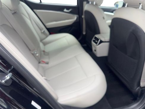 Used 2025 Genesis G70 2.5T image 39