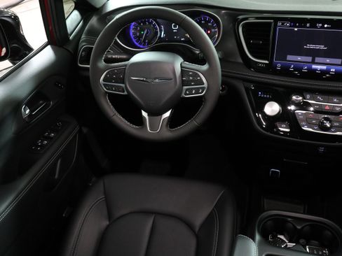 New 2026 Chrysler Pacifica Select image 16